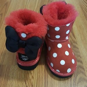 Disney Minnie Mouse Ugg Boots Sz 6